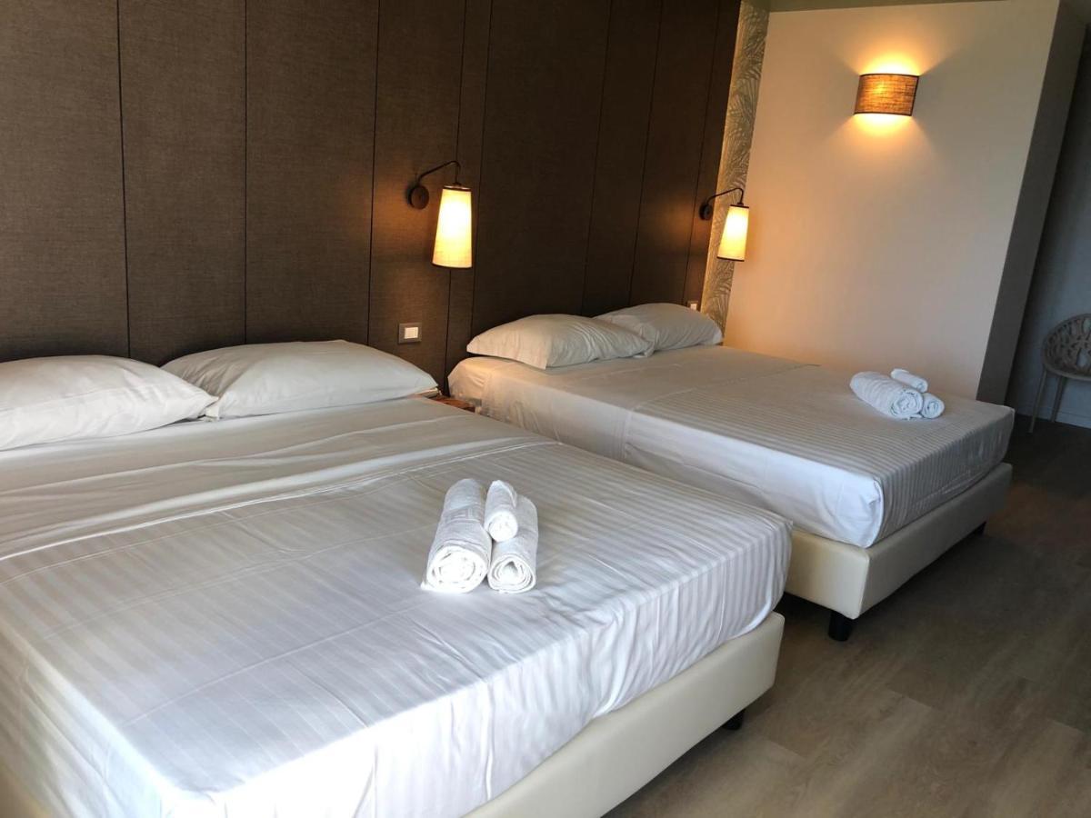 Hotel Life Rimini Esterno foto