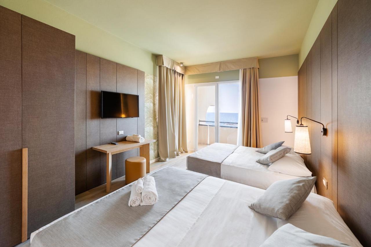 Hotel Life Rimini Esterno foto