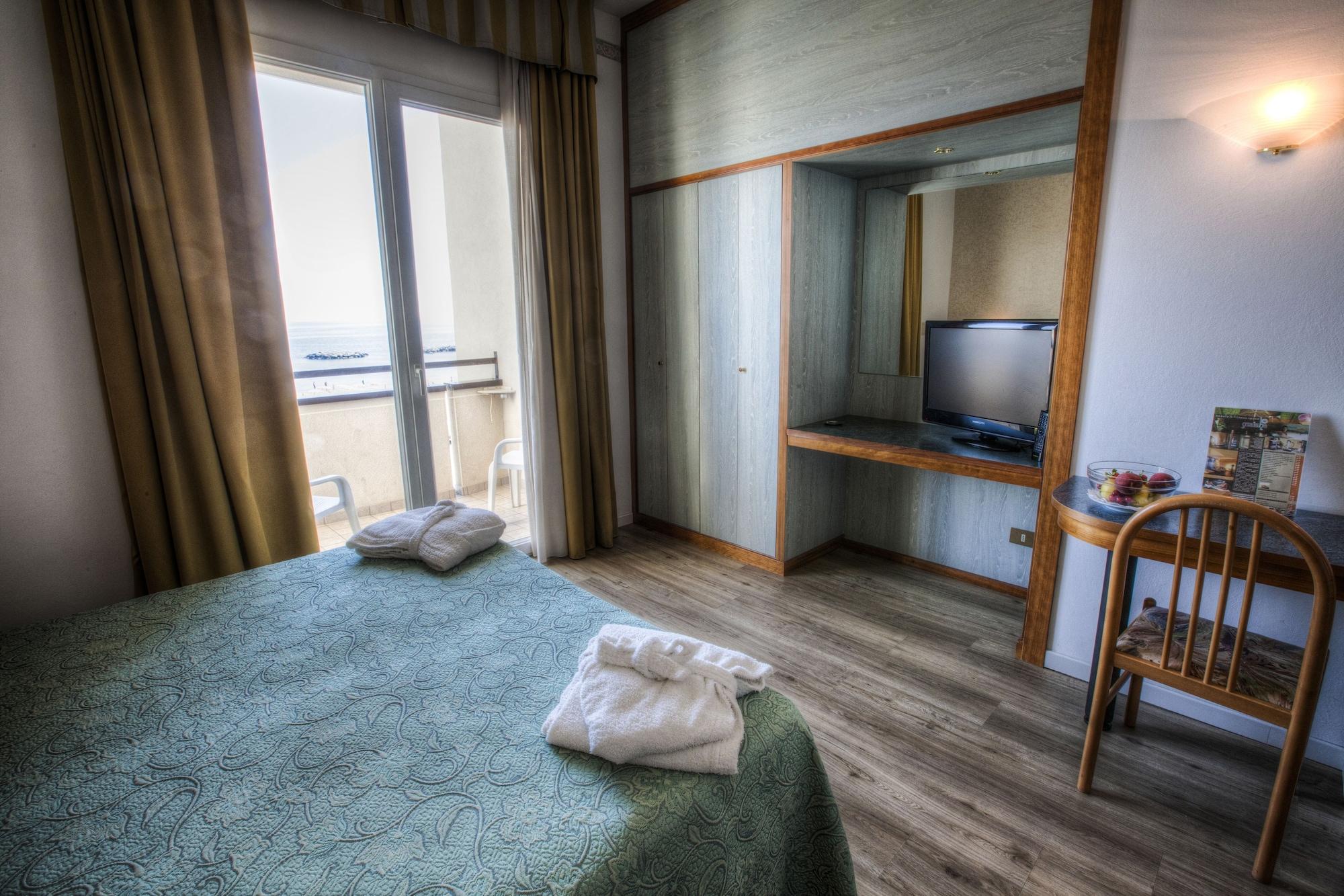 Hotel Life Rimini Esterno foto