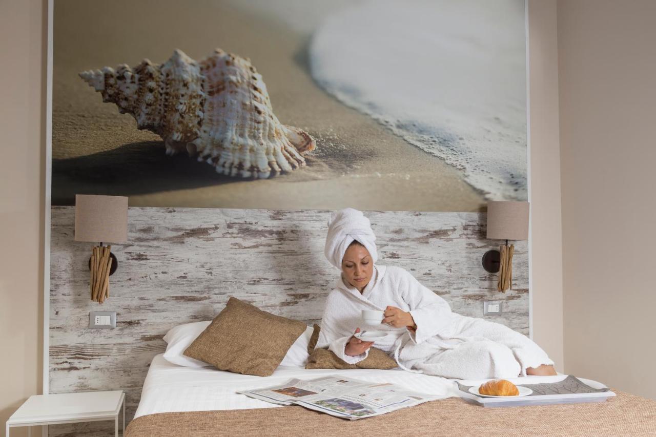 Hotel Life Rimini Esterno foto